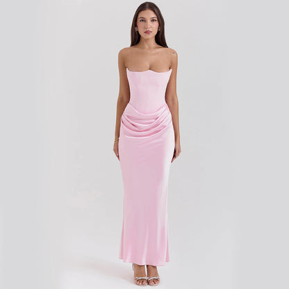 Robe Yara™ en satin vintage, parfaite pour une soirée élégante.